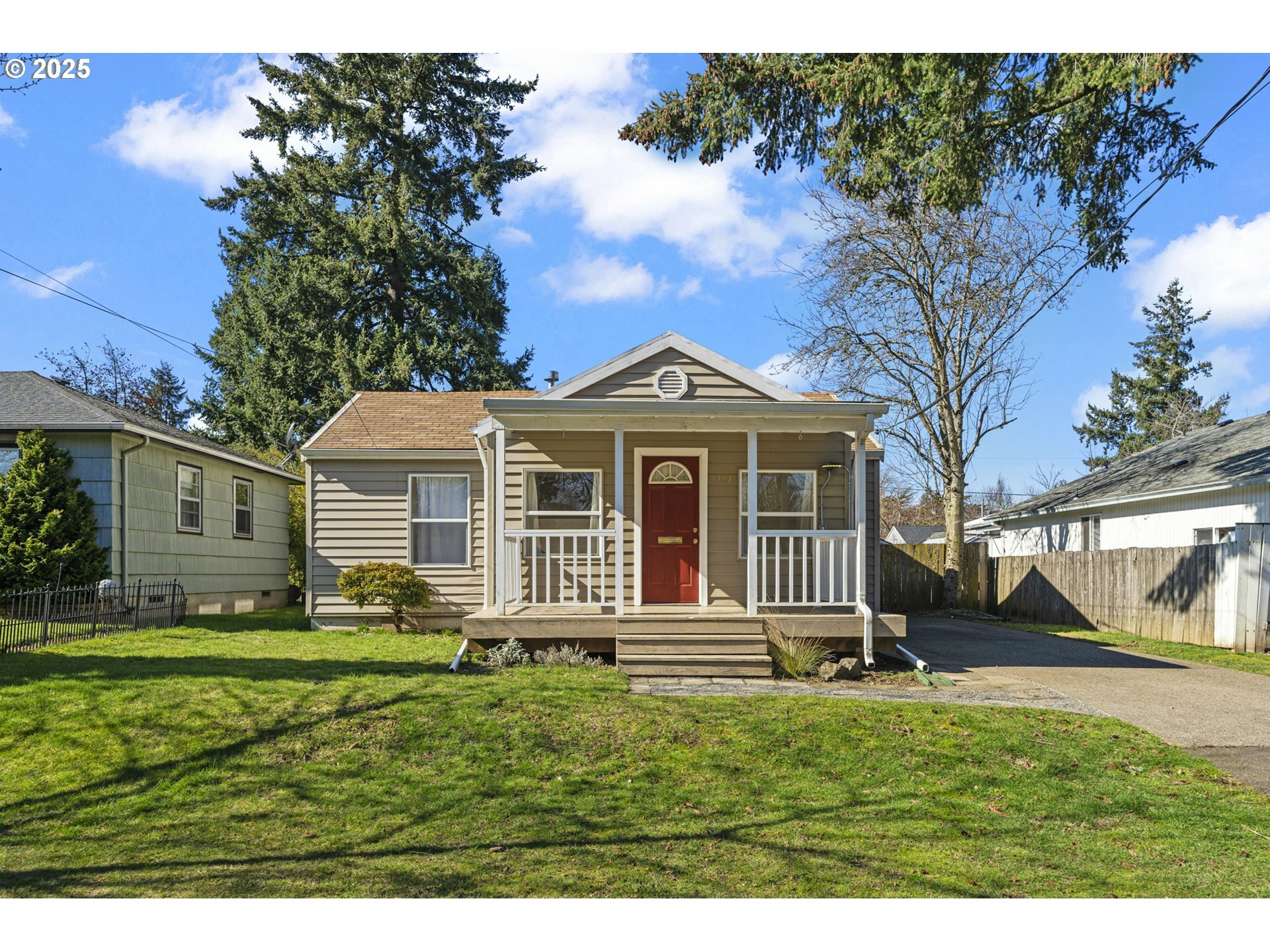 Property Photo:  1157 SE 87th Ave  OR 97216 