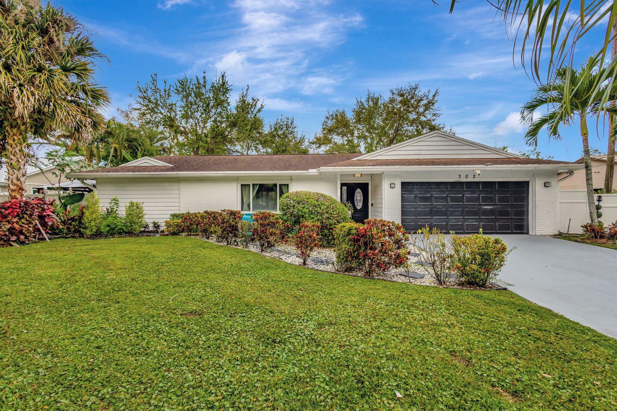 Property Photo: 302 Marginal Road FL 33411