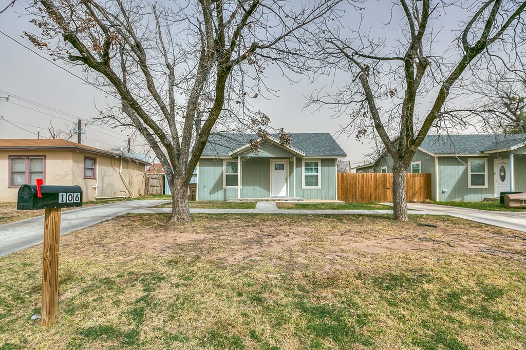 Property Photo: 106 Highland Blvd TX 76903