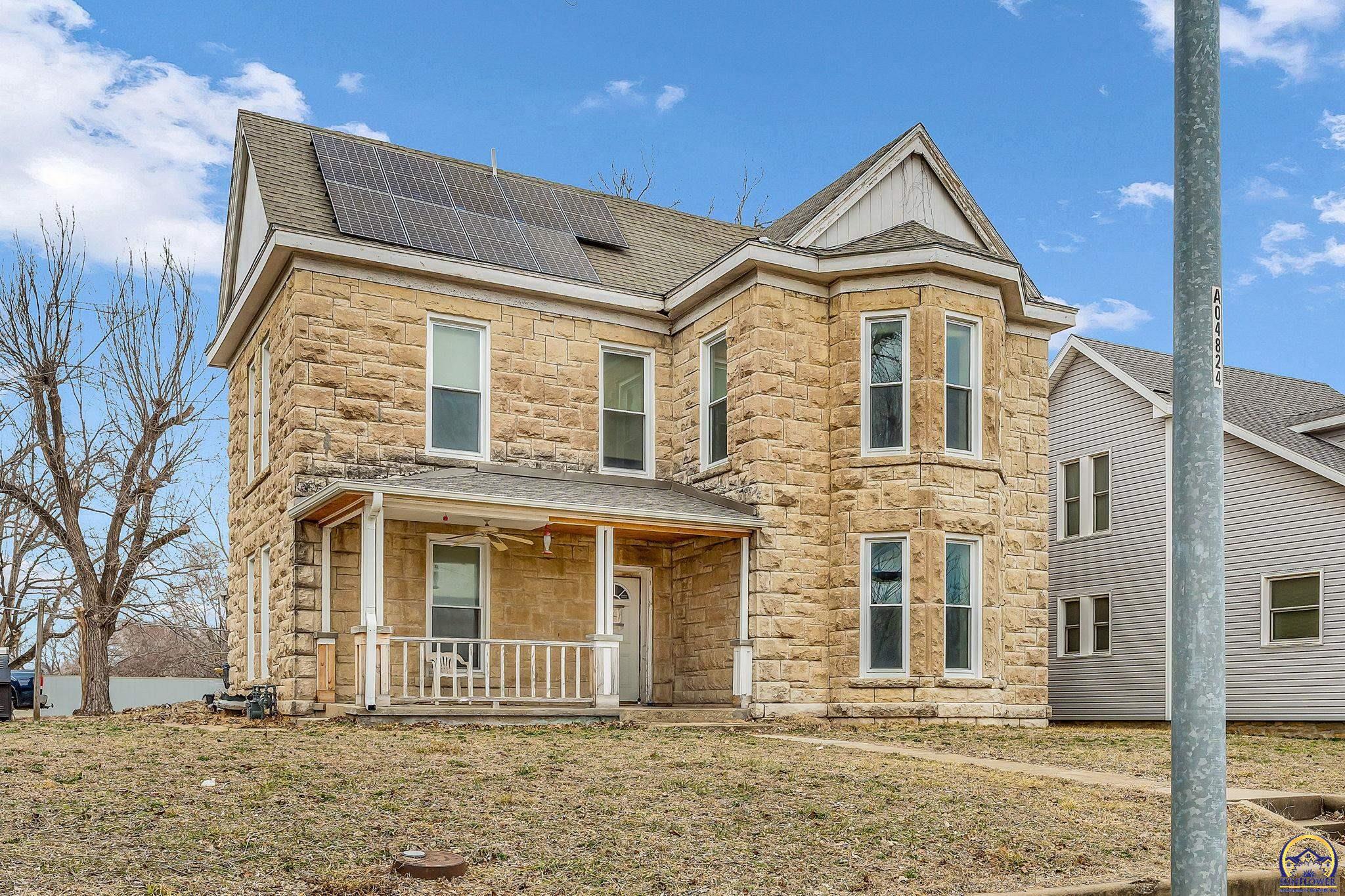Property Photo: 1025 NW Eugene St KS 66608