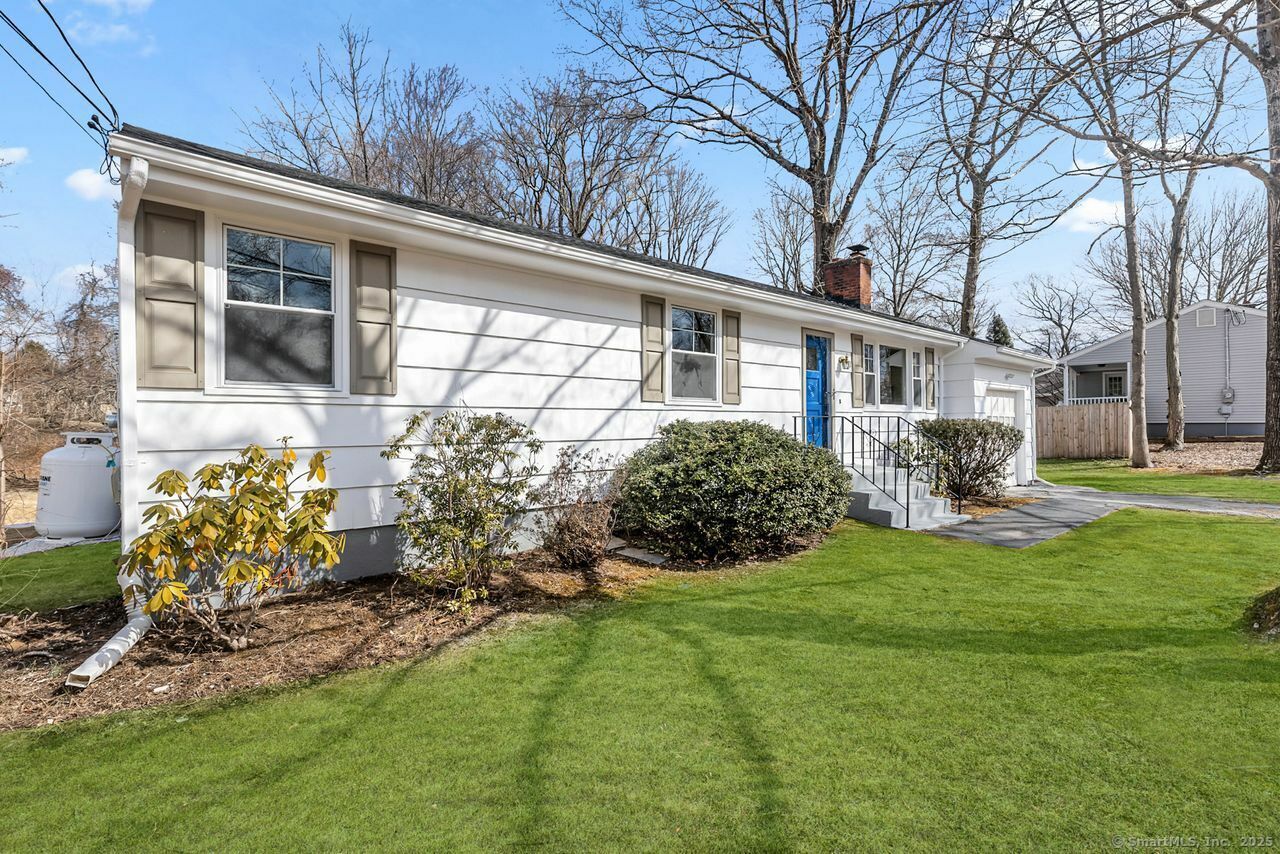 Property Photo:  51 Jennifer Road  CT 06514 