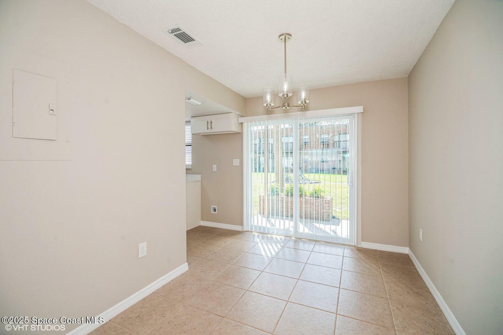 Property Photo:  1300 Arlington Lane NE  FL 32905 