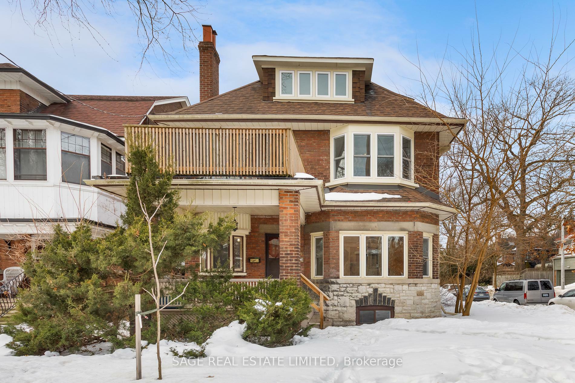 Photo de la propriété: 216 Indian Road ON M6R 2W6