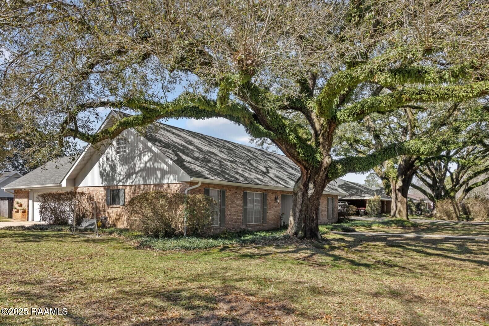 Property Photo: 201 Saxon Drive LA 70508
