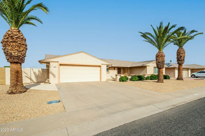 Property Photo: 9634 W Glen Oaks Circle N AZ 85351