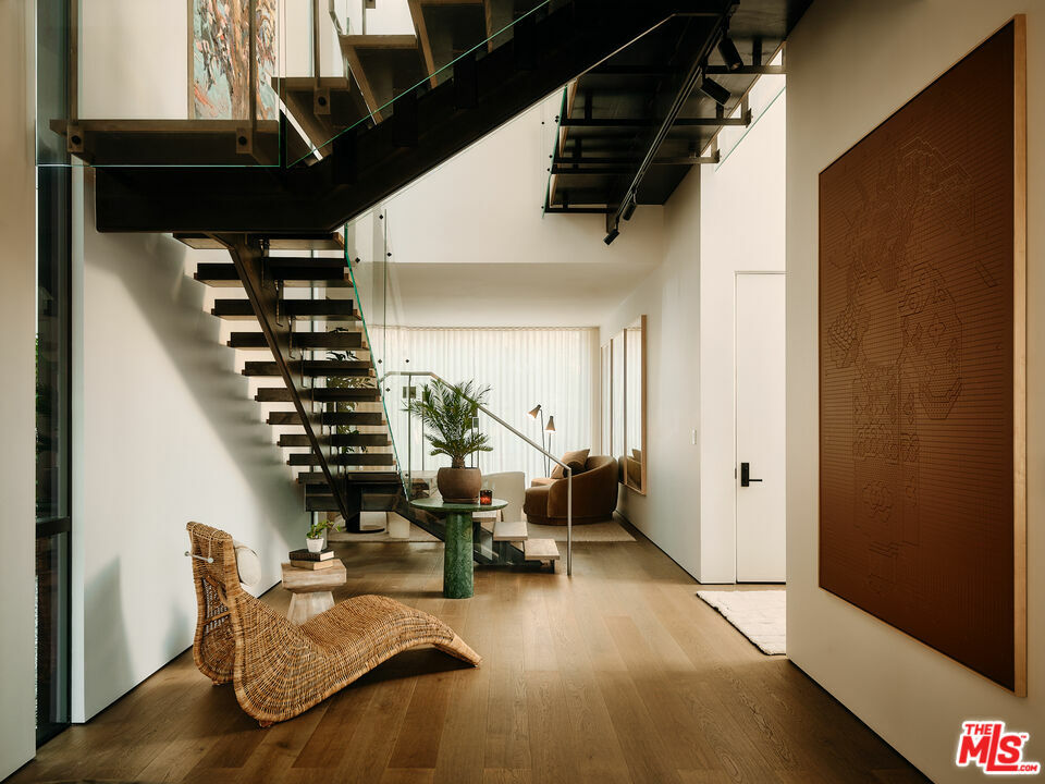 Property Photo: 8899 Beverly Blvd CA 90048