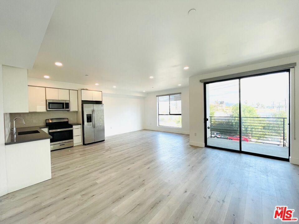 Property Photo:  14612 Calvert St  CA 91411 