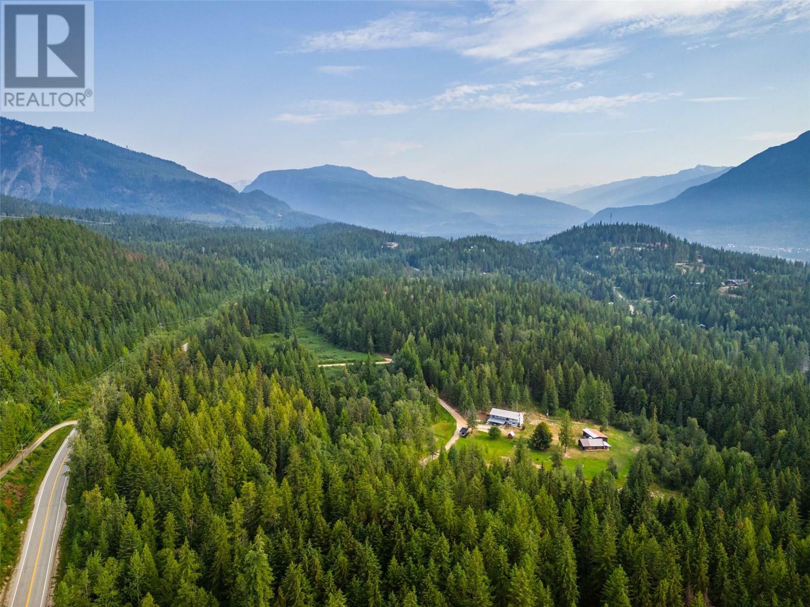Photo de la propriété: 1750 Highway 23 South Highway South BC V0E 2S0