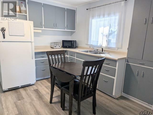 Photo de la propriété:  245 Riverview Dr  ON P8N 1W7 