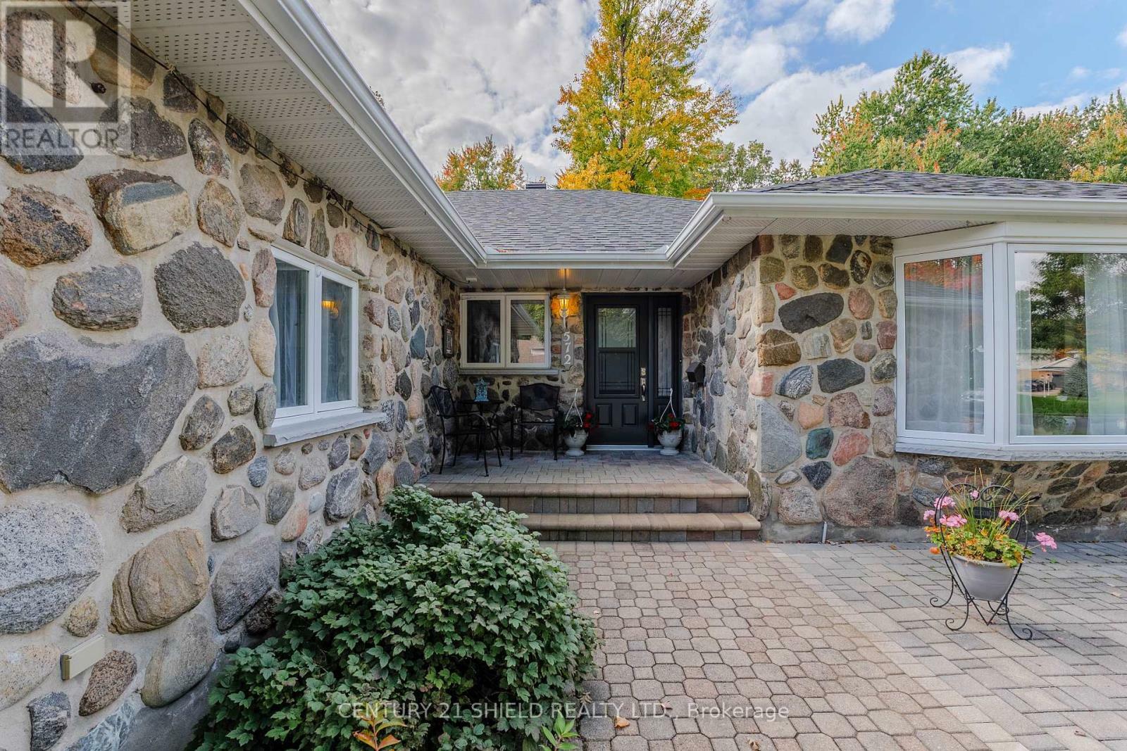 Photo de la propriété: 572 Dean Drive ON K6H 6Z6