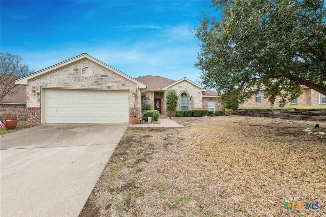 Property Photo:  608 Mustang Trail  TX 76548 