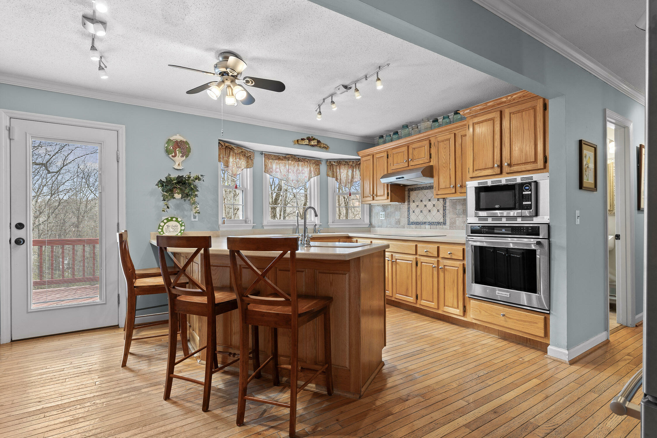 Property Photo: 5702 Queen Mary Lane TN 37415