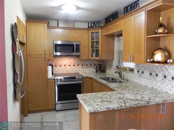 Property Photo: 2238 Adams St 5 FL 33020