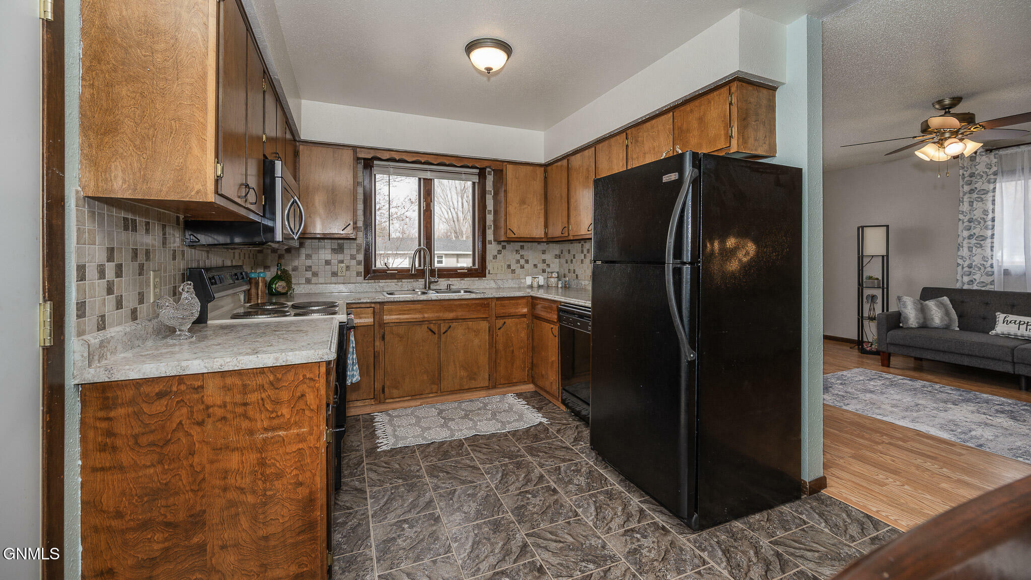 Property Photo:  107 10th Street NE  ND 58523 