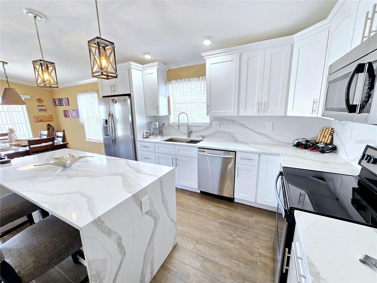 Property Photo: 113 Avalon Drive FL 32176