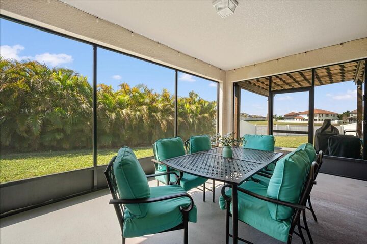 Property Photo:  11965 Cinnamon Fern Drive  FL 33579