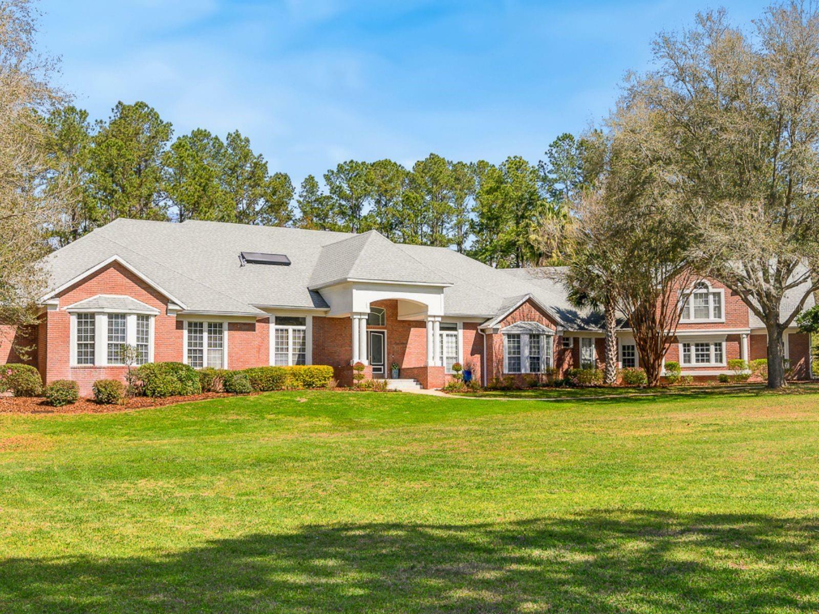 Property Photo: 13926 NW 21st Lane FL 32606