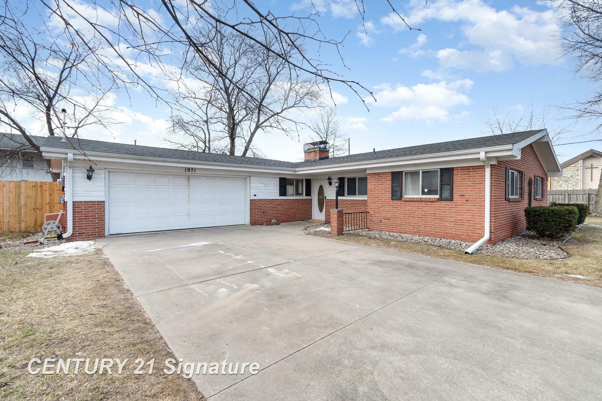 Property Photo:  1971 Seminole Lane  MI 48638 