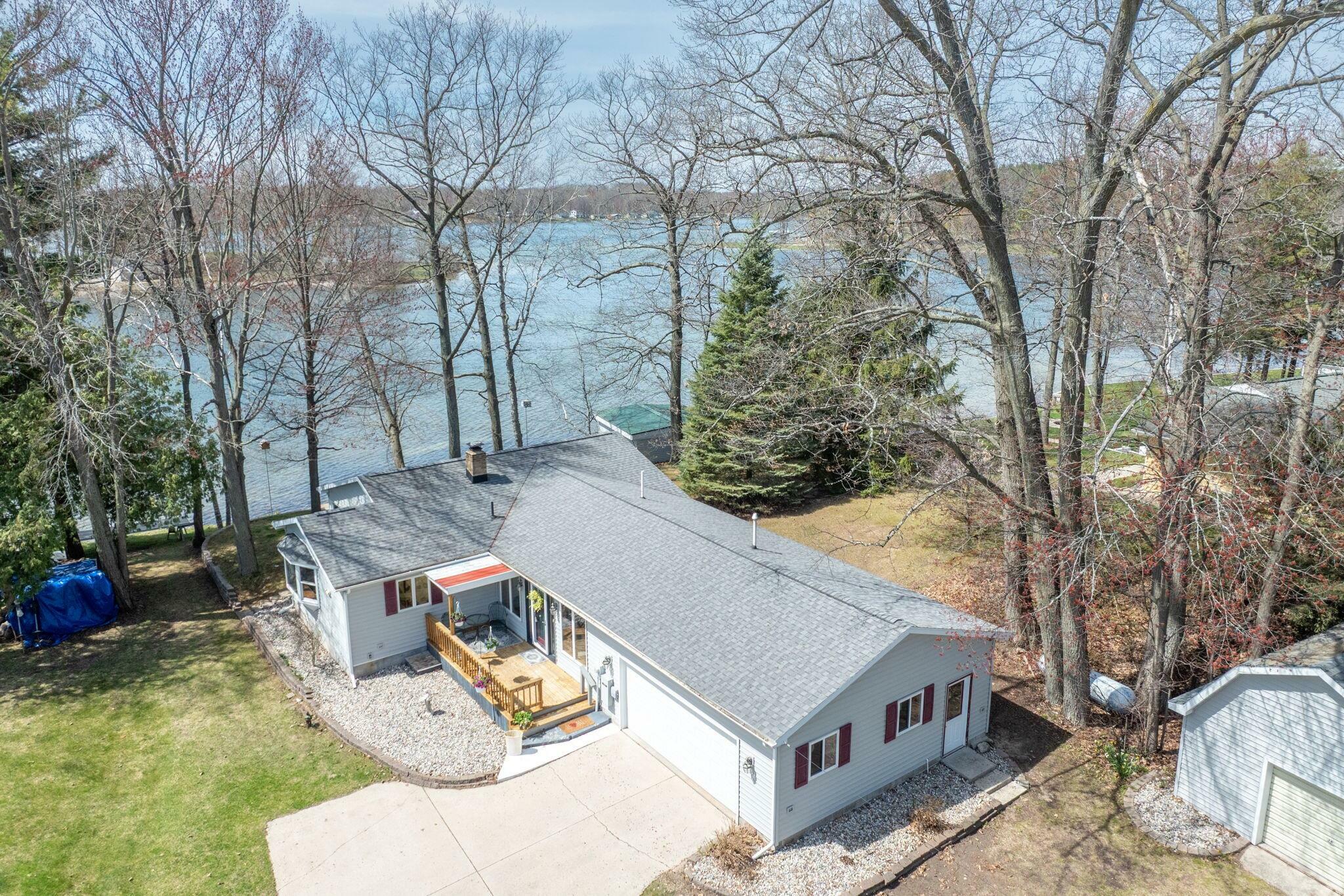Property Photo: 8581 Lynwood Lane MI 49332