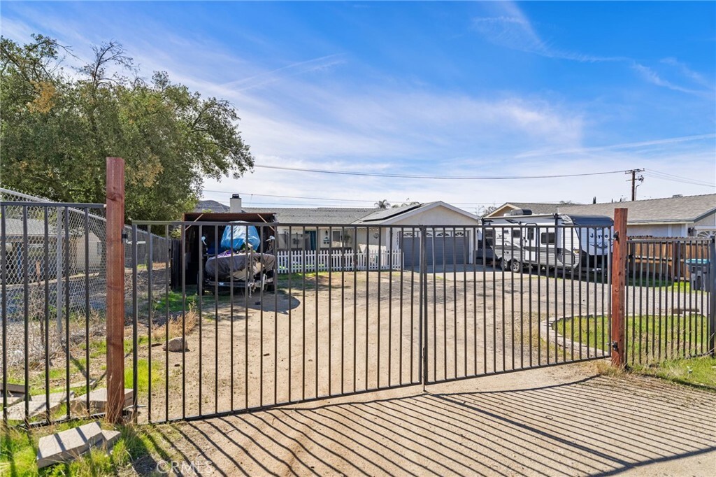 Property Photo:  23883 Vista Way  CA 92587 