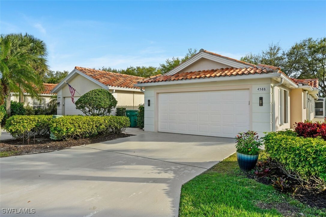 Property Photo: 4588 Pasadena Court FL 34109