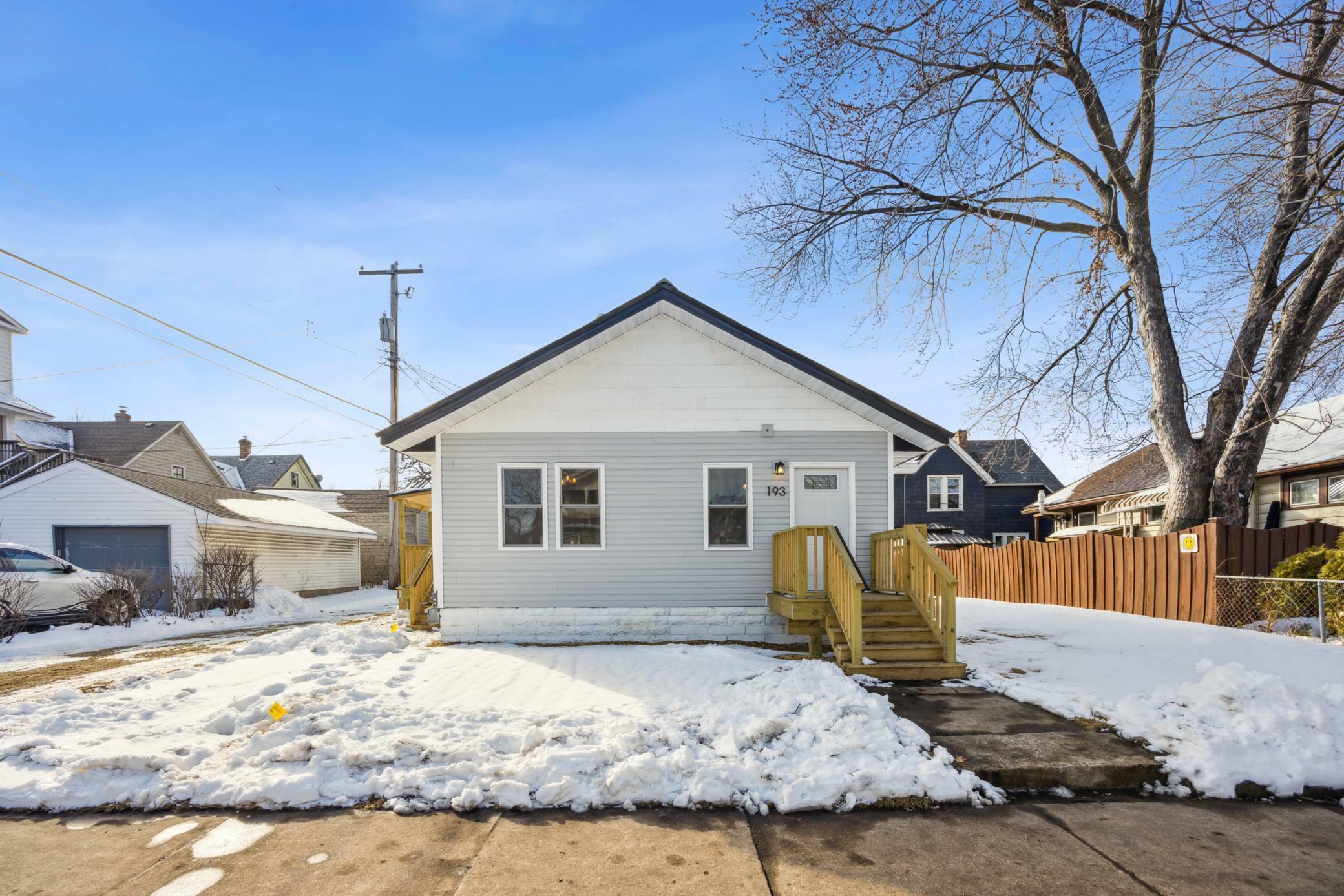 Property Photo:  193 Griggs Street N  MN 55104 