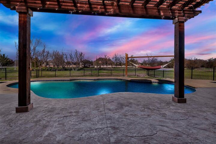 Property Photo: 8 Chapel Hill Lane TX 75032