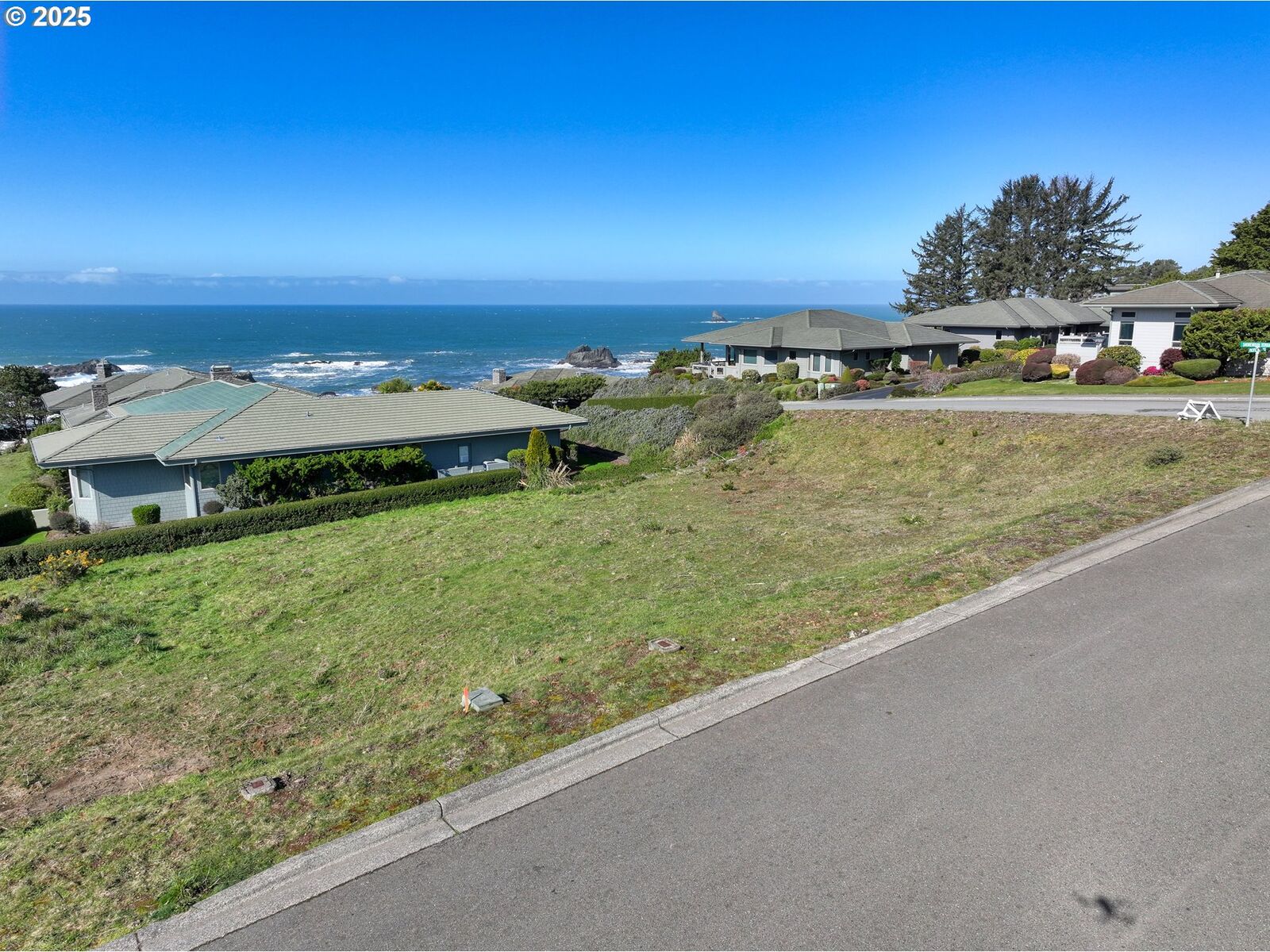 Property Photo: 17120 Pacific Hts OR 97415