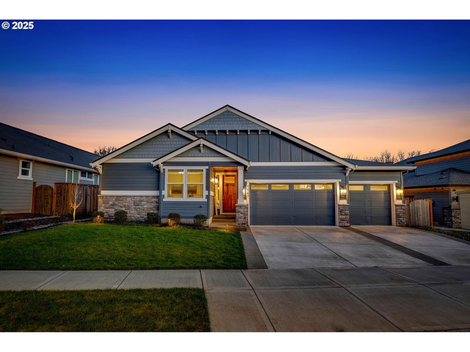 Property Photo: 1567 S Harrier Cir WA 98642
