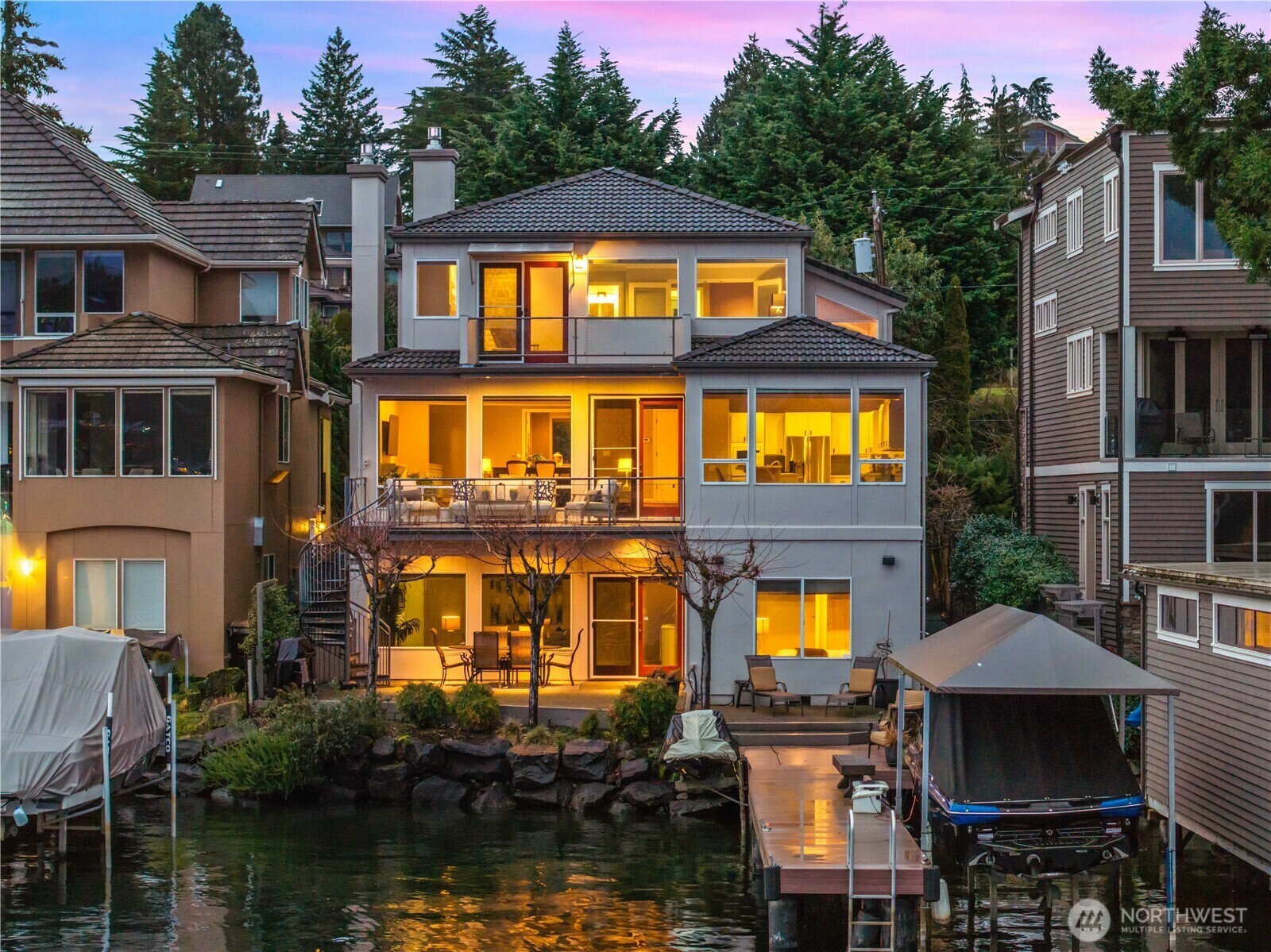 Property Photo:  3711  Lake Washington Boulevard N  WA 98056 