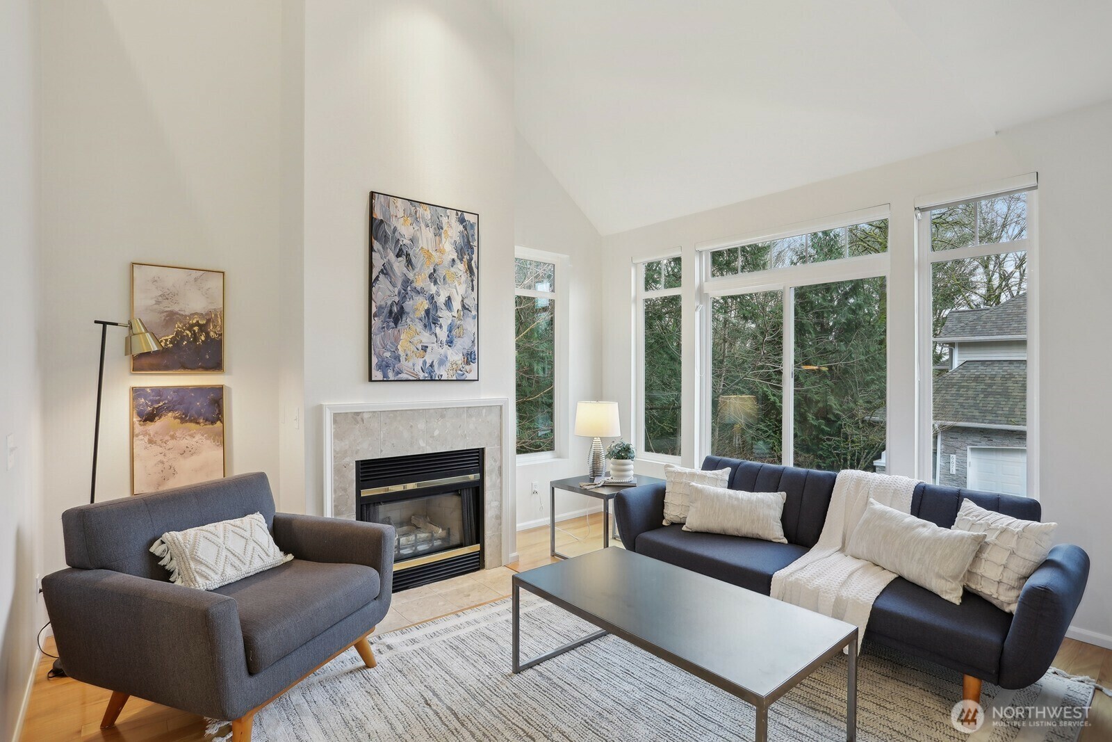 Property Photo: 6679 SE Cougar Mountain Way 4 WA 98006