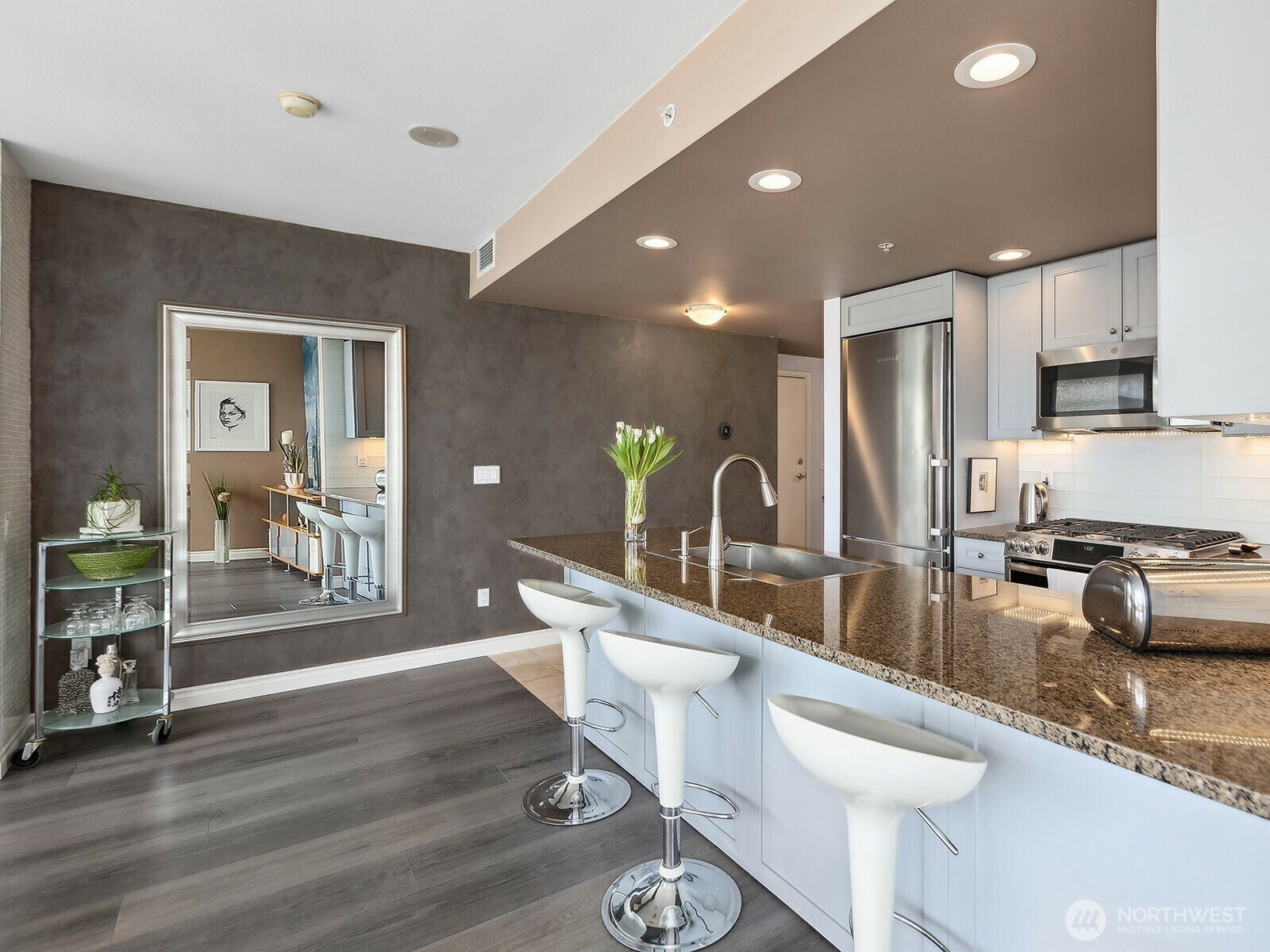 Property Photo: 1420 Terry Avenue 901 WA 98101
