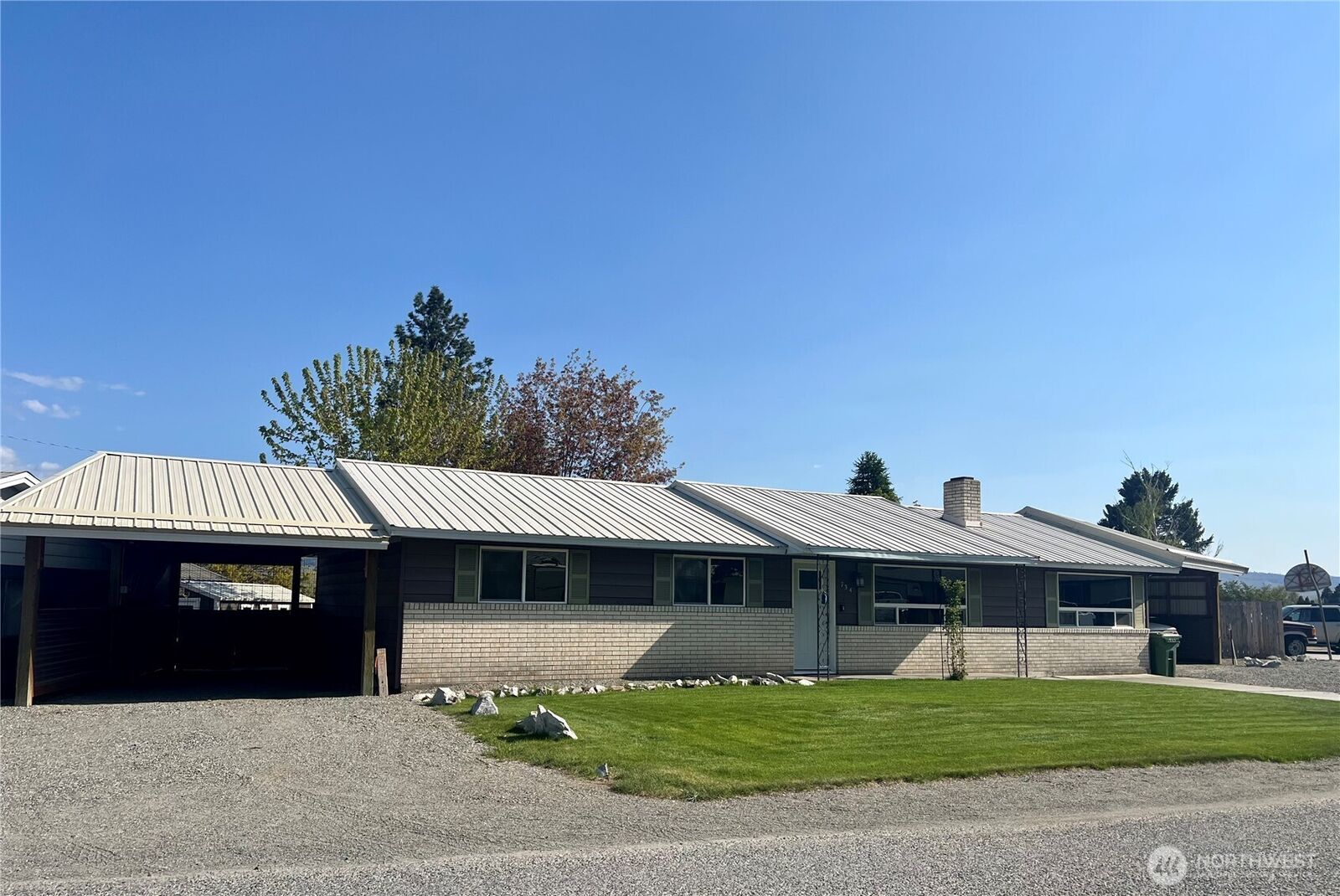 Property Photo:  734  Sunrise Drive  WA 98841 