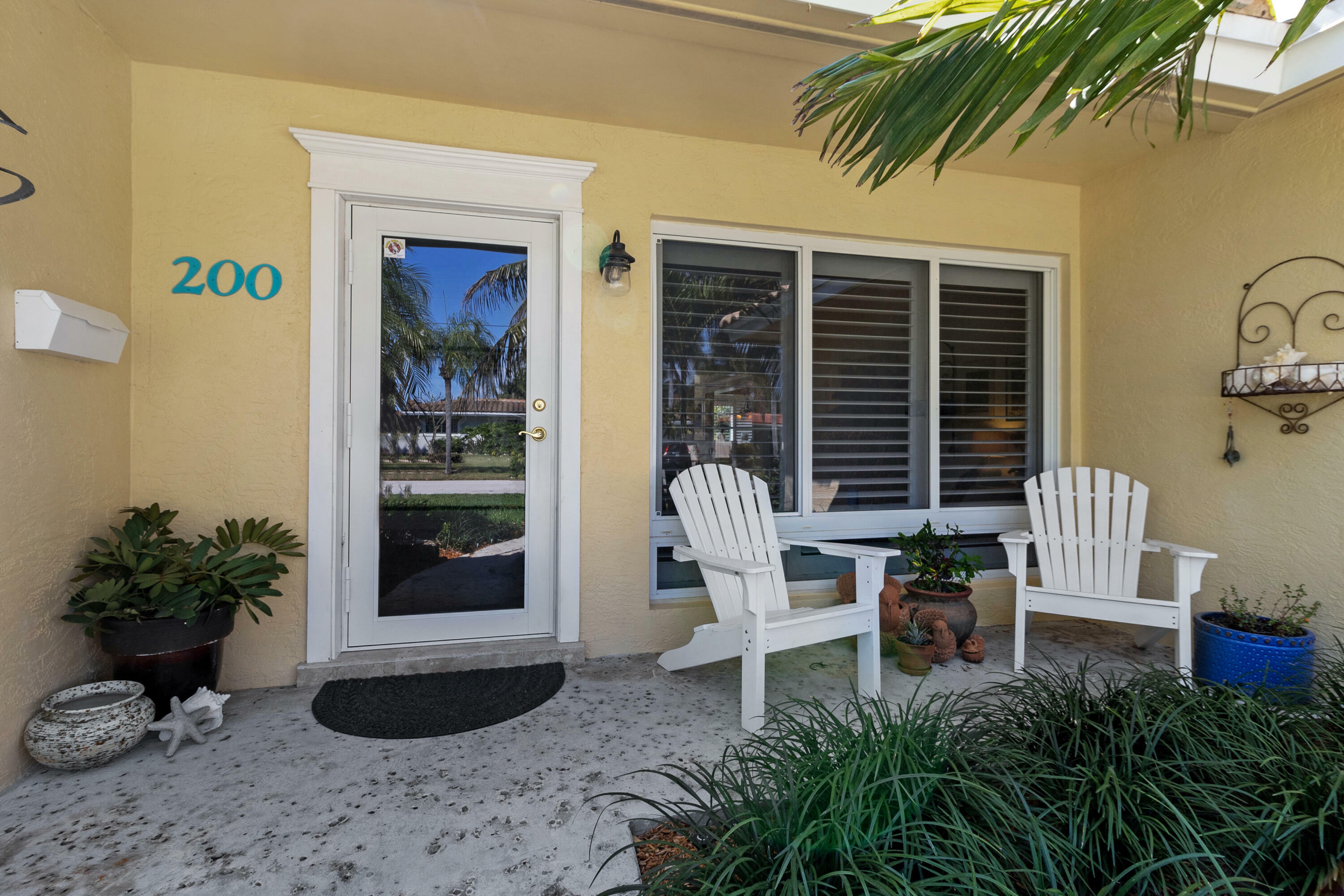 Property Photo: 200 SE 12th Court FL 33060