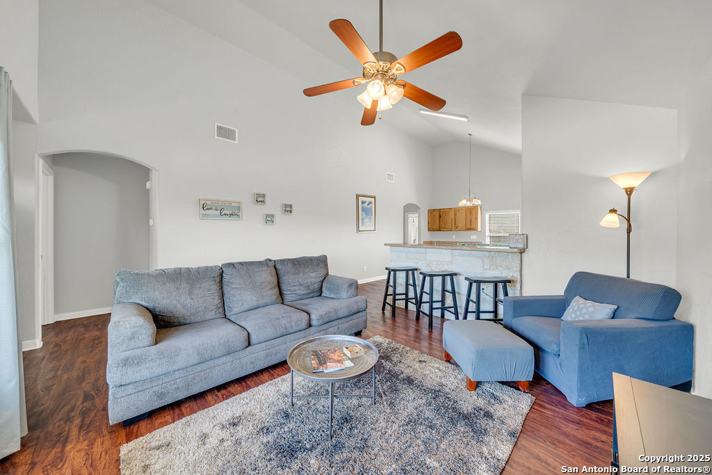 Property Photo: 428 Kings Dr TX 78133