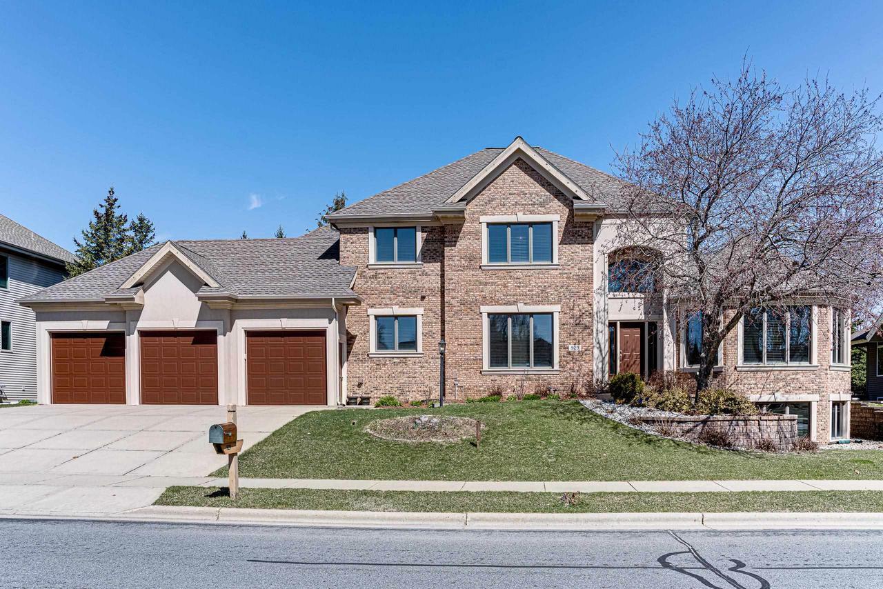 Property Photo: 929 Winding Way WI 53562