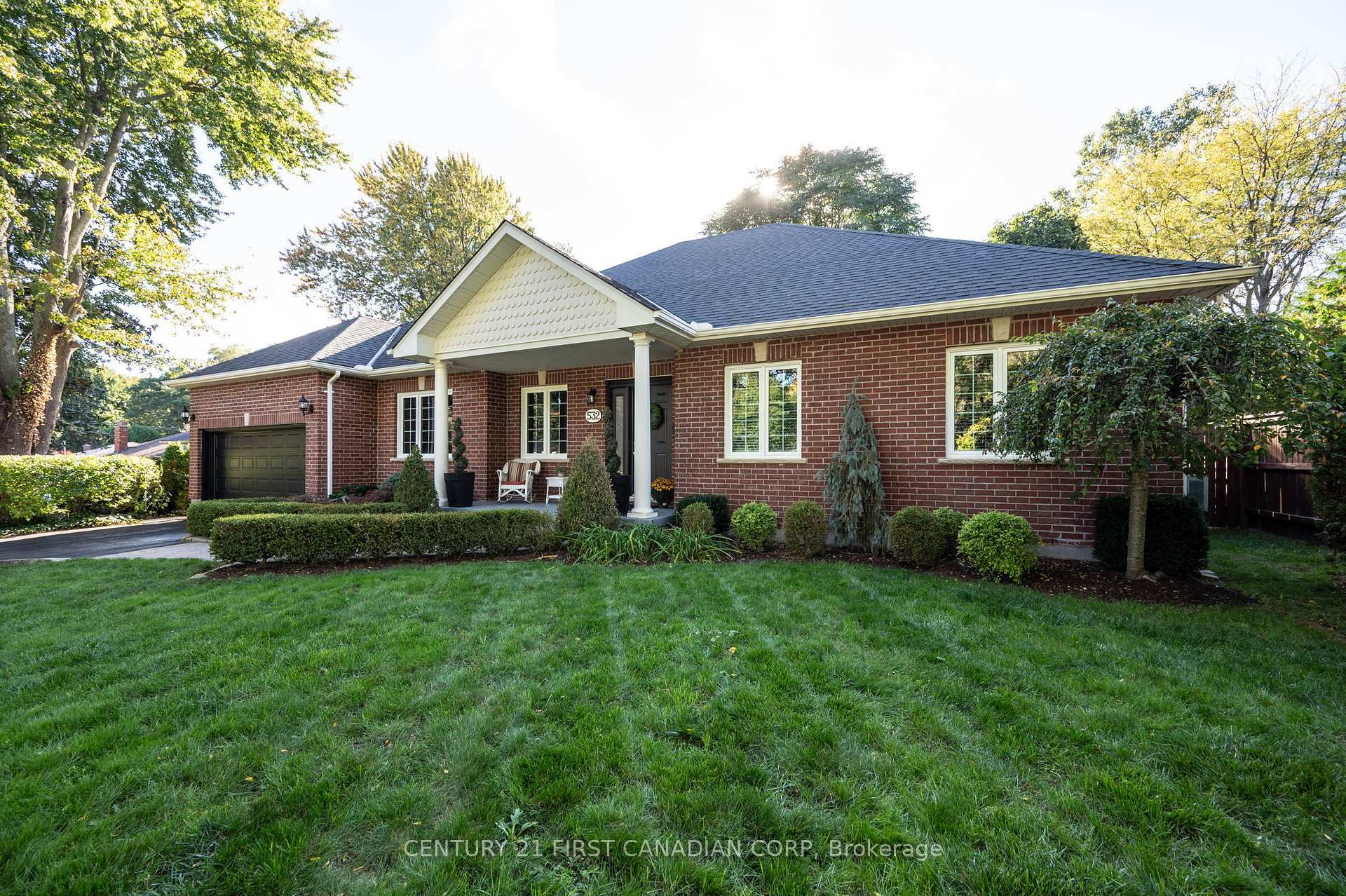 Property Photo: 532 Oak Park Drive ON N6H 3N7