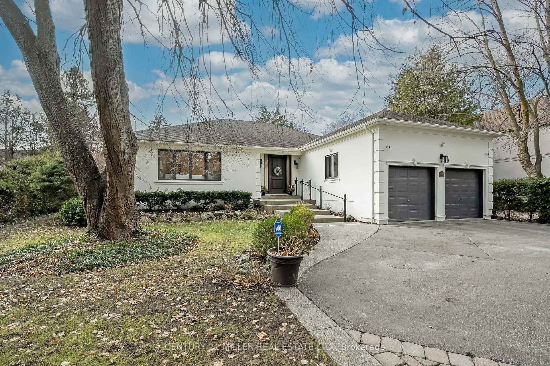 Property Photo: 406 Maple Grove Drive ON L6J 4V7