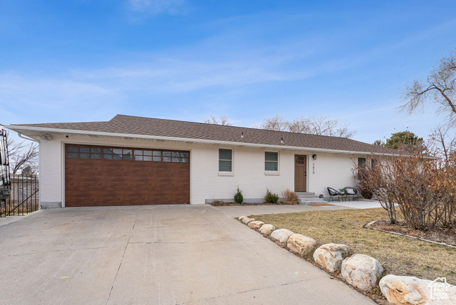 Property Photo: 7610 S Brighton Way UT 84121