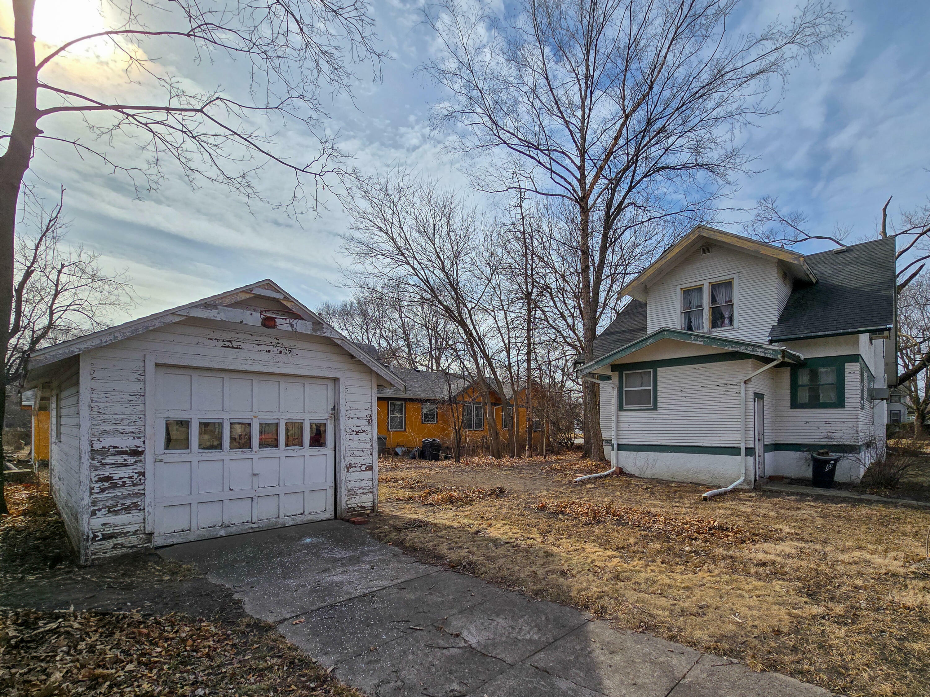 Property Photo:  928 Clark Avenue  IA 50010 