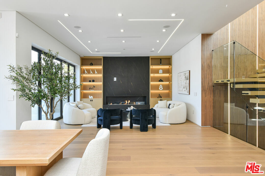 Property Photo: 13015 Greenleaf St CA 91604
