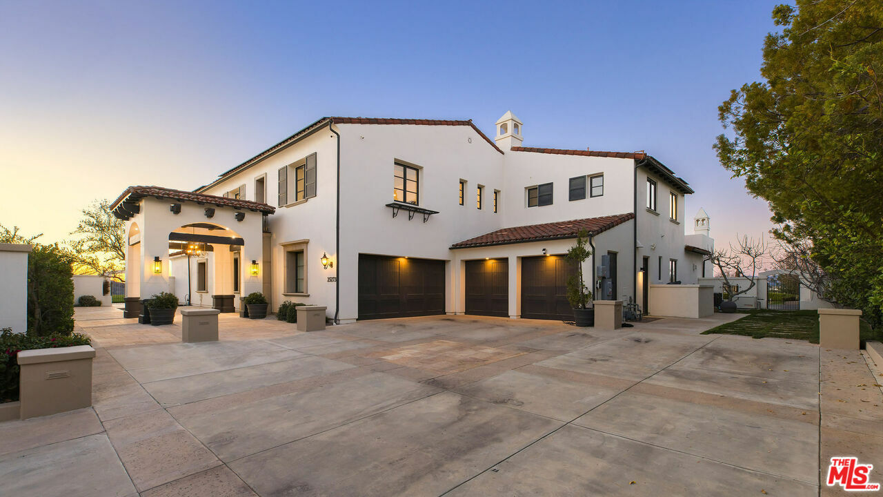 Property Photo:  25273 Prado De La Puma  CA 91302 