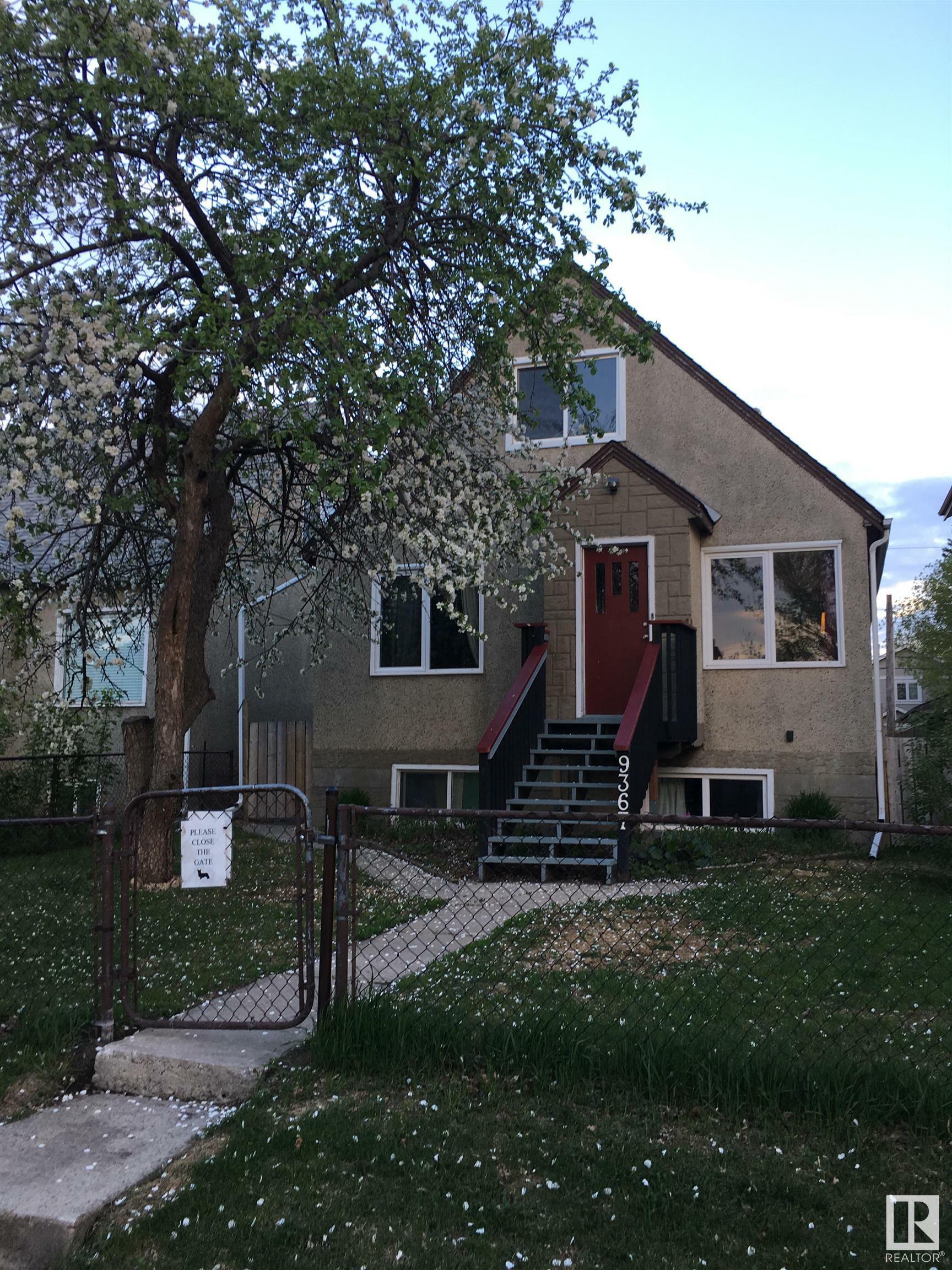 Photo de la propriété:  9367 75 Avenue NW  AB T6E 1H3 