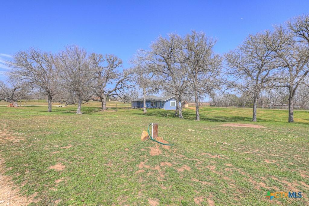 Property Photo:  100 Meadow Lake Drive  TX 78155 