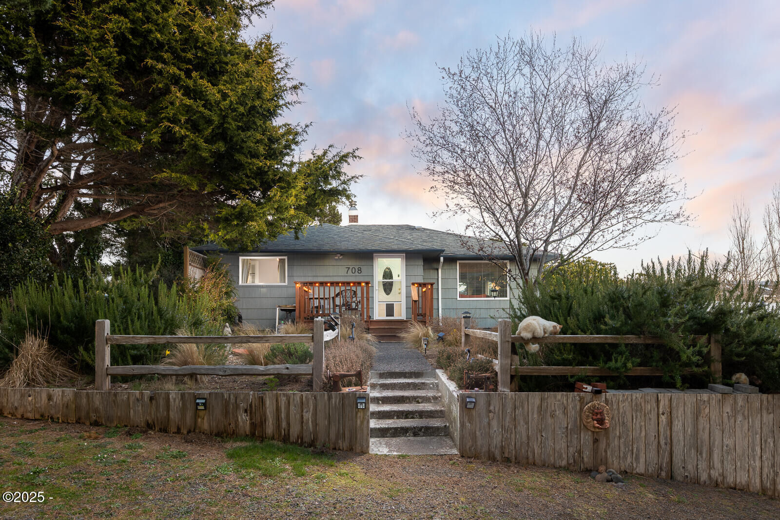 Property Photo:  708 NE Mast Avenue  OR 97367