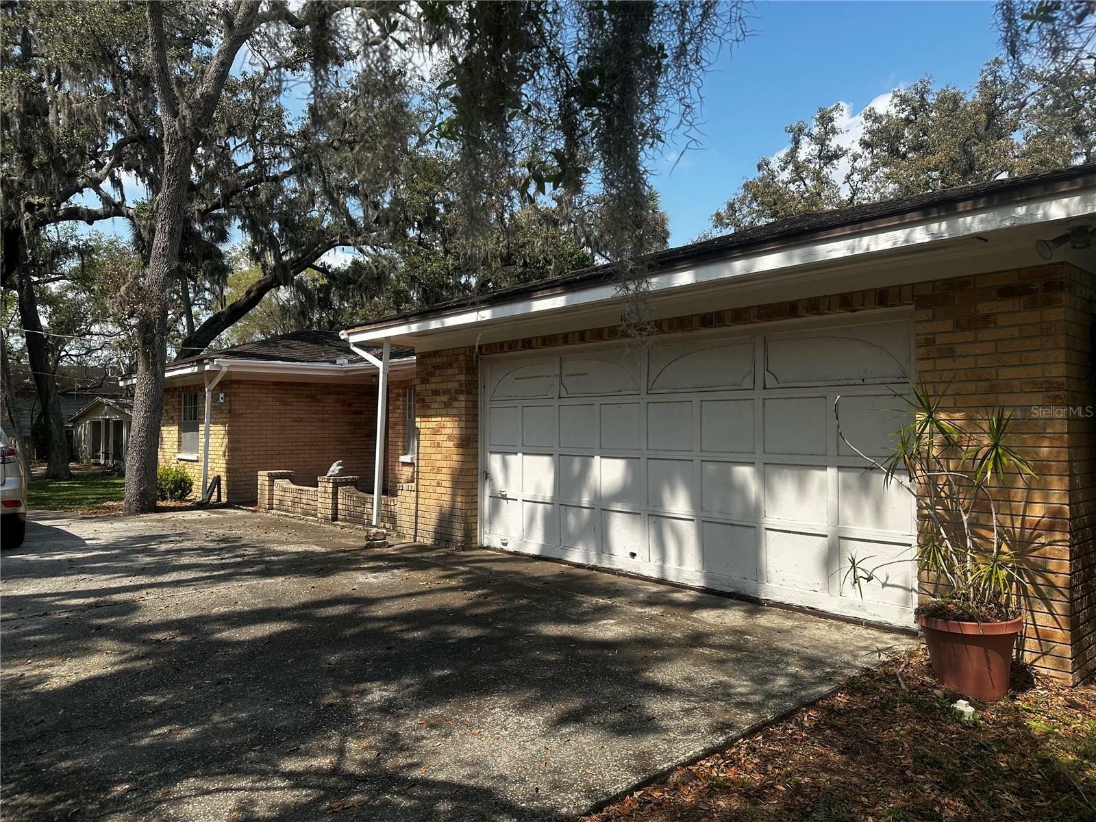 Property Photo:  406 Bullard Parkway  FL 33617 