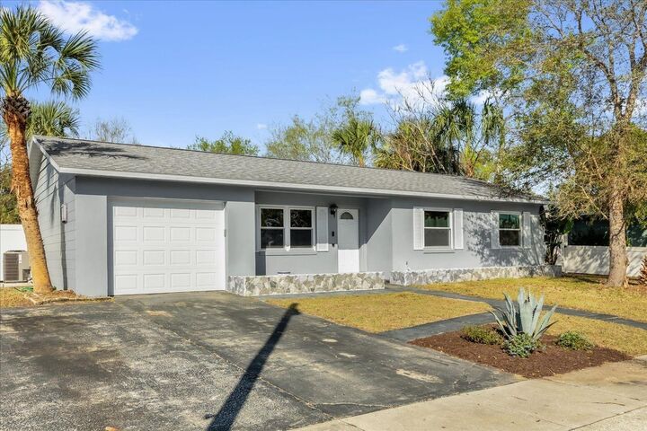 Property Photo: 1868 Wayside Drive FL 32818