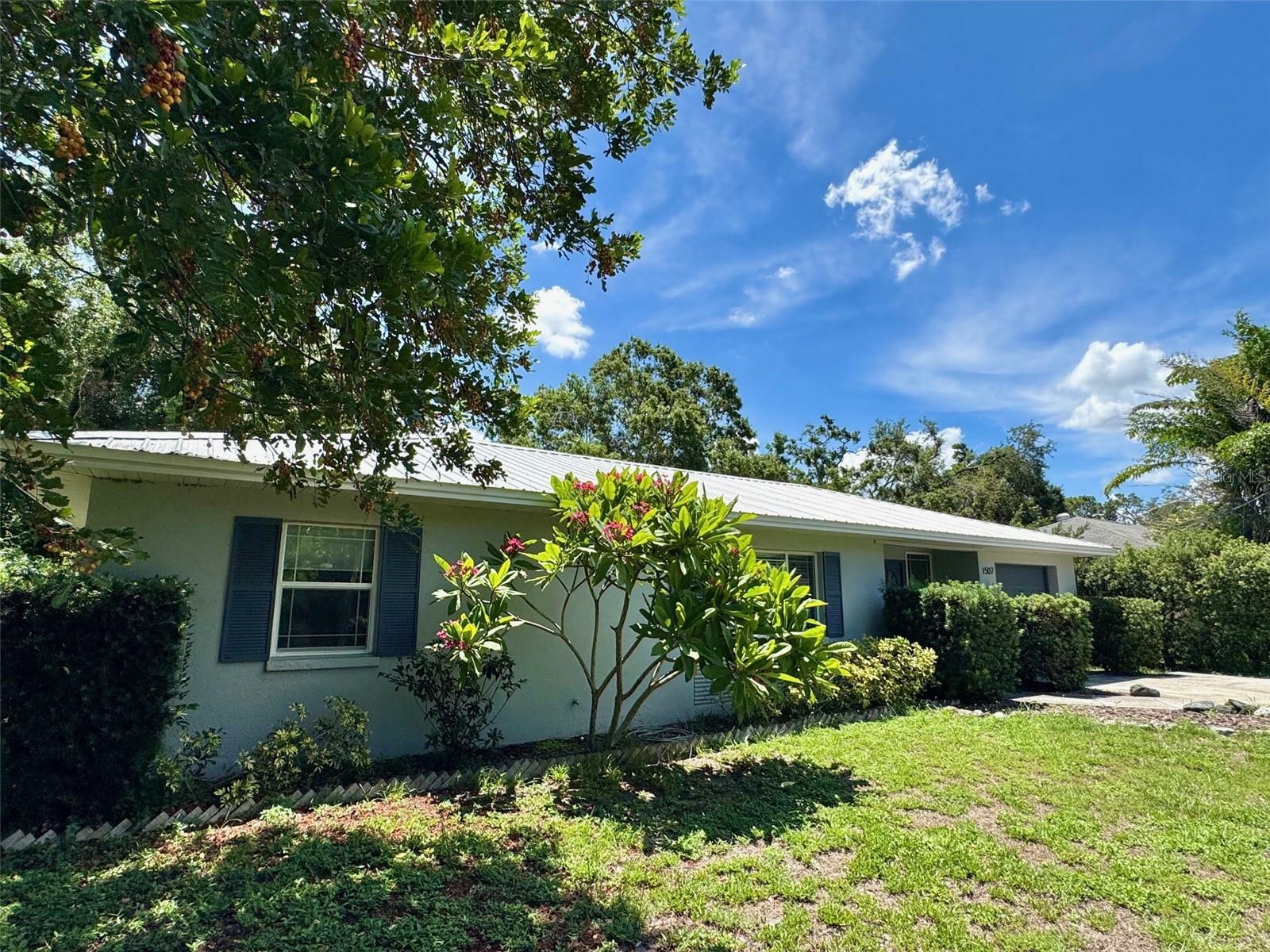 Property Photo: 1507 30th Street W FL 34205