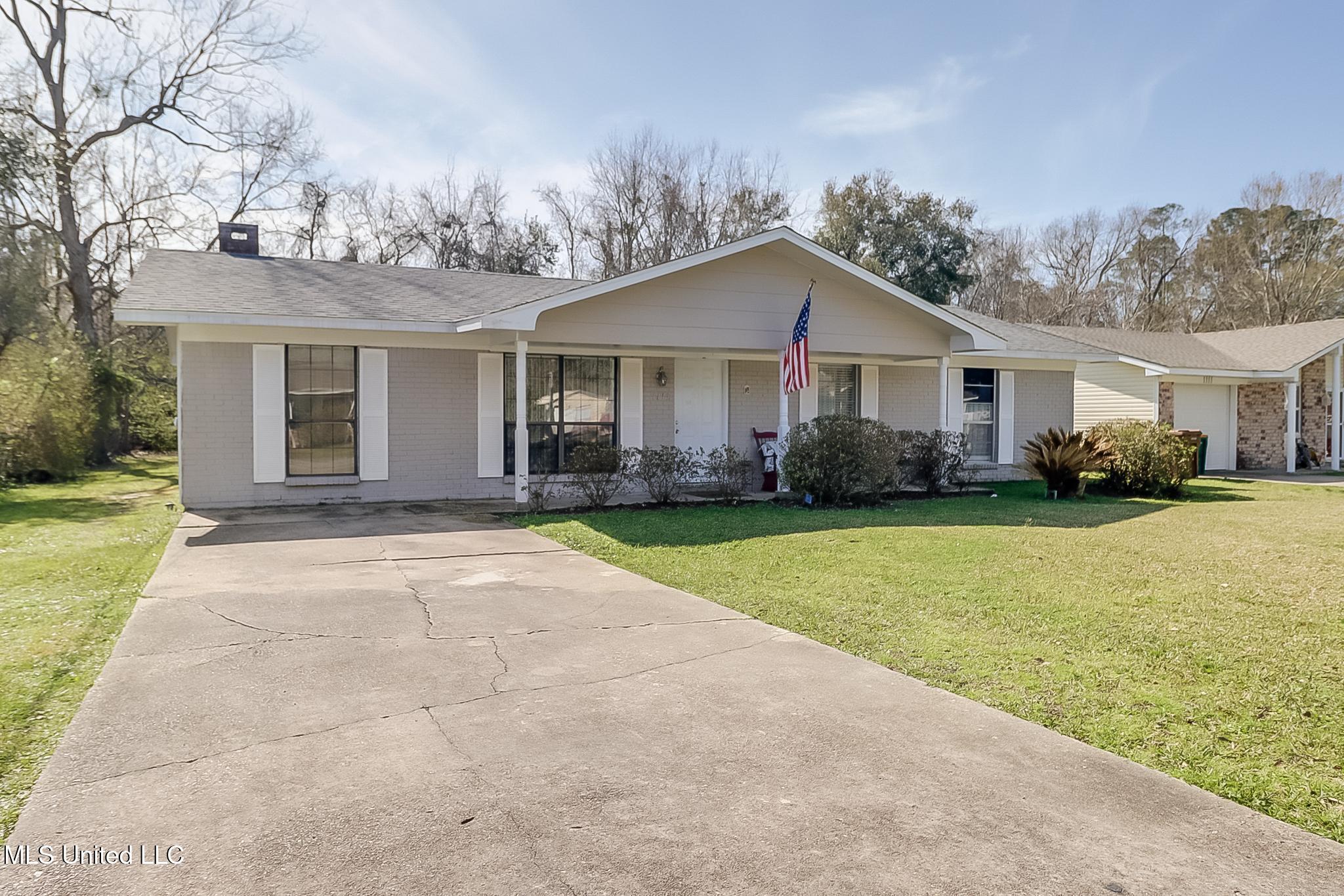 Property Photo: 1113 Iris Street MS 39560