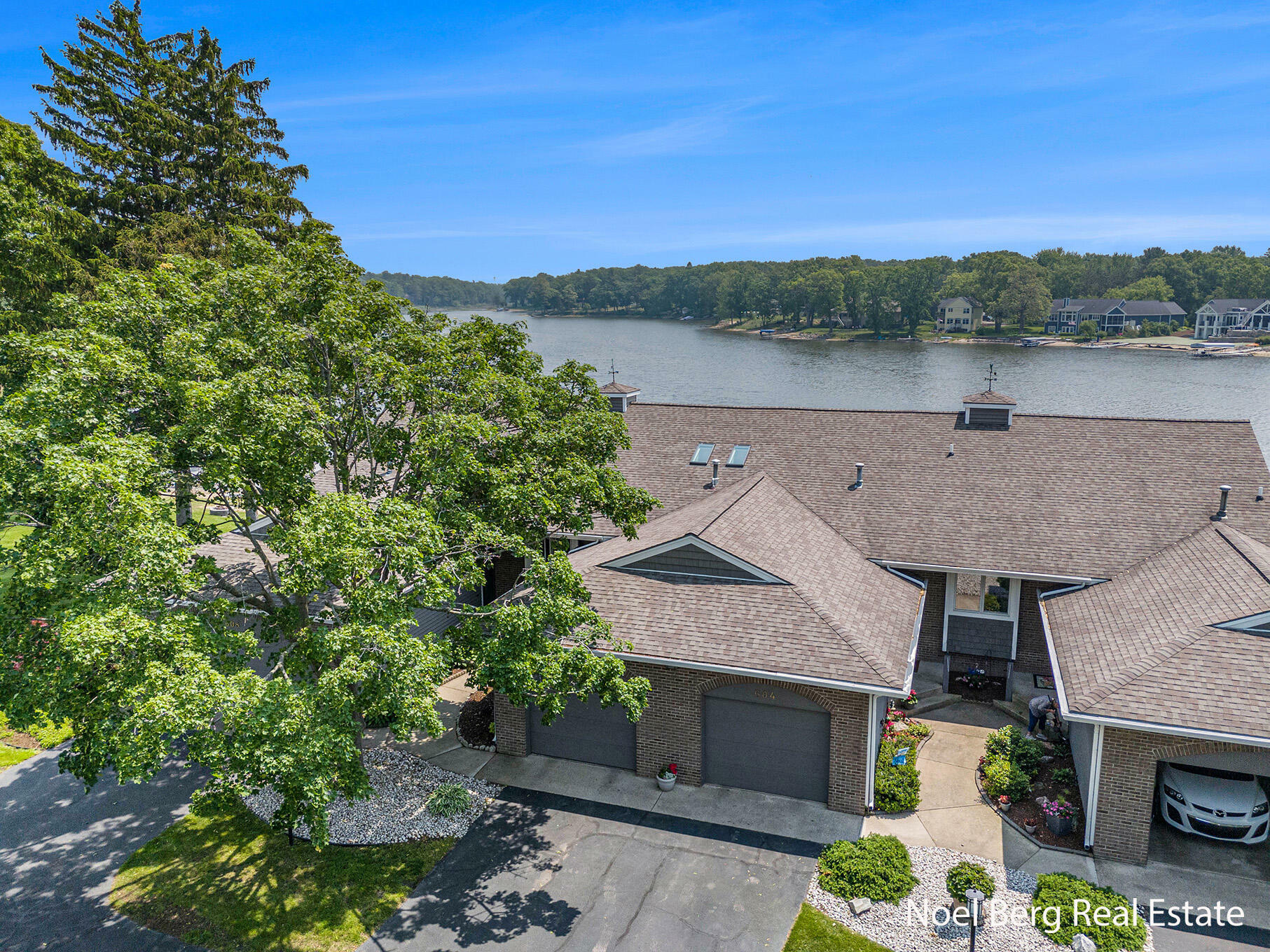606 Edgewater Court  Spring Lake MI 49456 photo